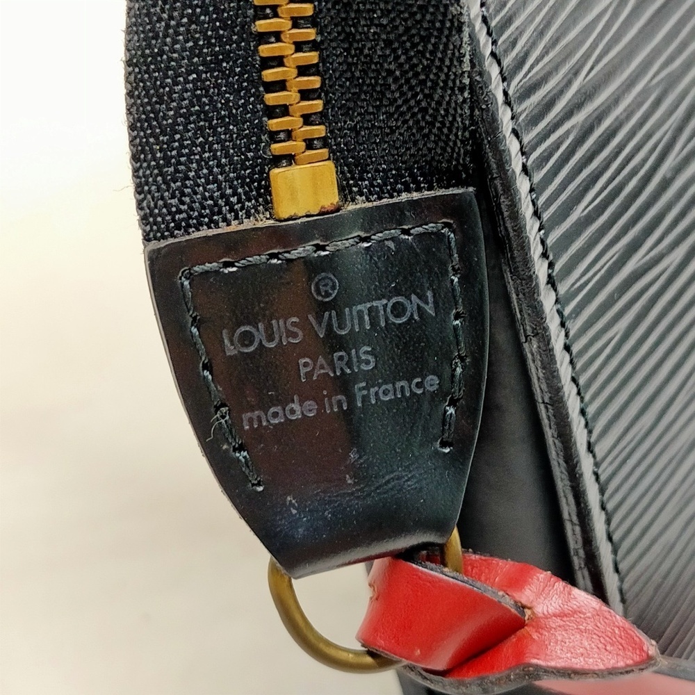 Louis Vuitton Pochette Black Epi - Picture 7 of 9